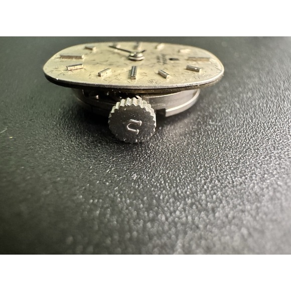 Universal Geneve Vintage Oval Watch Movement and Dial Swiss Manual Wind Part main image 4